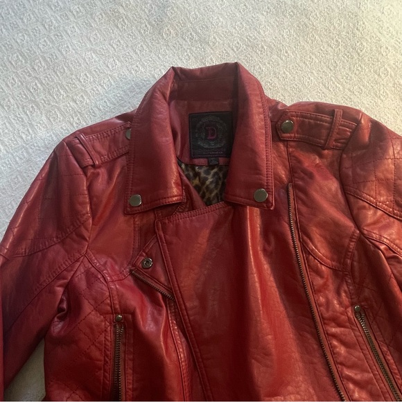 Dollhouse Women's Bold Maroon Faux‎ Leather Jacket Size Large- A lot of Style - Picture 9 of 16